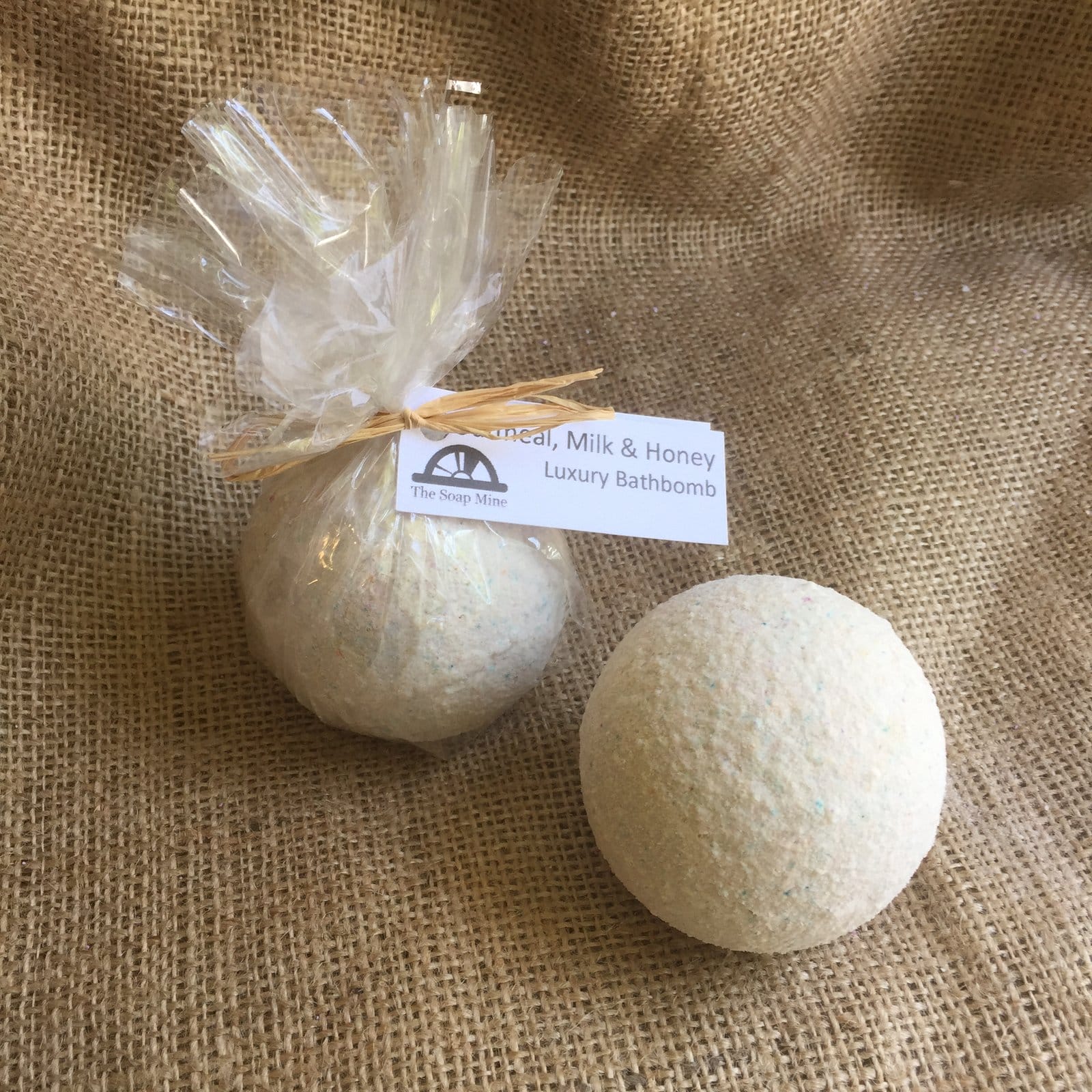 Oatmeal, Milk & Honey Luxury Bath Bomb