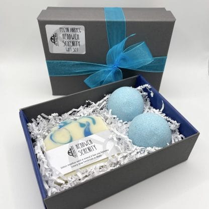 Serenity Gift Set with one soap and two bathbombs in a presentation box