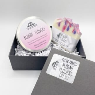 Gifts set with one soap and a pot of body cream